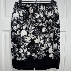 Ann Taylor black and white flowered pencil skirt in stretch cotton size 8 EUC